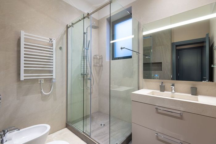 Yenilenmiş modern banyo